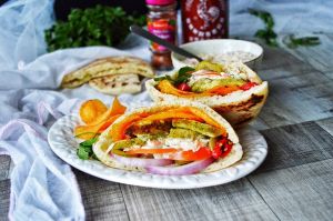 herbed-grilled-chicken-and-chips-pita-pockets